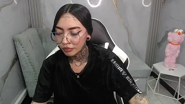 Ashley Blum v online show from 11.28.25