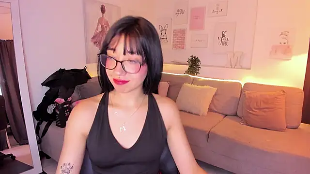 Miacorner  online show from 10.30.25