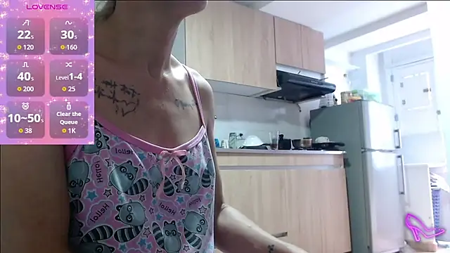 Snapshot of AllysonStonne chatting on 06.30.26 AllysonStonne online show from 06.30.26
