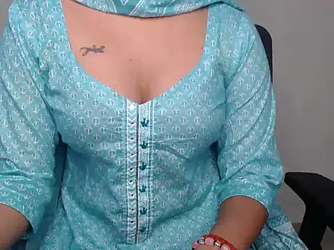 Snapshot of oceaneyees_ chatting on 09.24.25 oceaneyees online show from 09.24.25