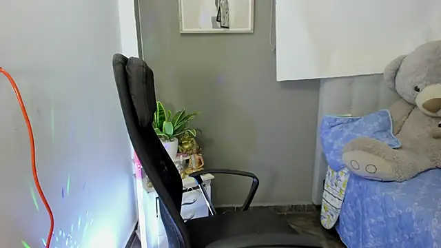 Allison 19   online show from 11.15.25