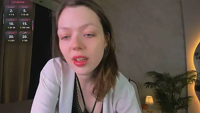 Lunar Lily online show from 11.10.25