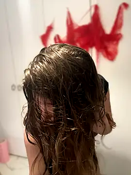 TenderLaGlamor online show from 10.18.25