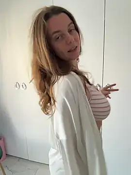 TenderLaGlamor online show from 11.18.25