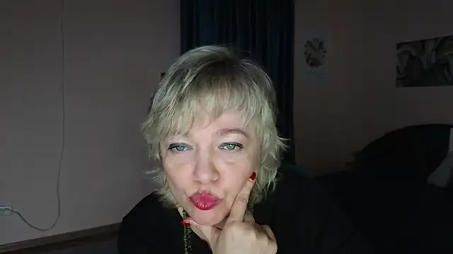 Snapshot of Rosette_Pricky chatting on 11.08.25 Rosette Pricky online show from 11.08.25