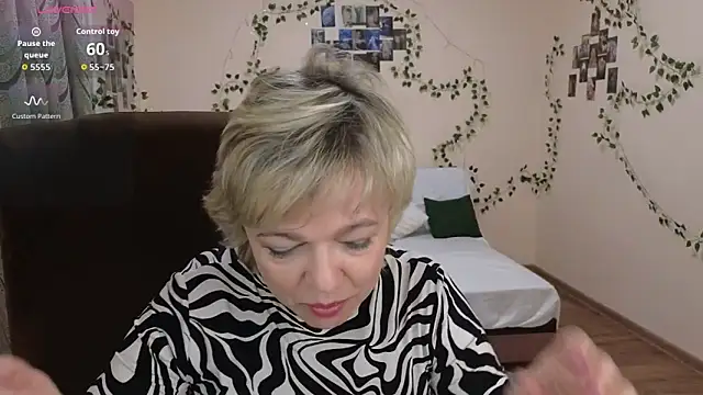 Snapshot of Rosette_Pricky chatting on 11.21.25 Rosette Pricky online show from 11.21.25