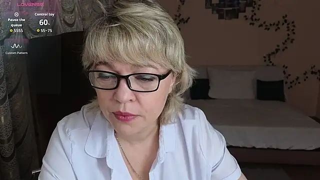 Snapshot of Rosette_Pricky chatting on 11.28.25 Rosette Pricky online show from 11.28.25