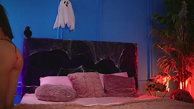 Snapshot of alexxisrae chatting on 10.30.25 alexxisrae online show from 10.30.25