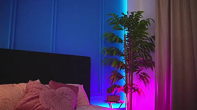 Snapshot of alexxisrae chatting on 12.04.25 alexxisrae online show from 12.04.25