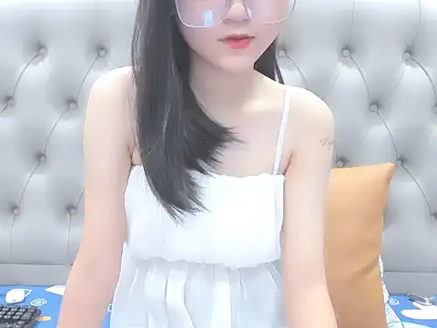 Snapshot of _ly__ chatting on 10.01.25 ly online show from 10.01.25