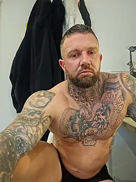 Snapshot of tattedmuscle1 chatting on 11.09.25 tattedmuscle1 online show from 11.09.25