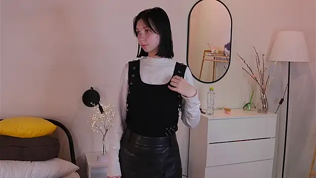 SuzanneHowse online show from 11.22.25