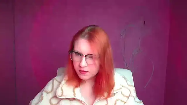 ScarletVixen  online show from 09.17.25