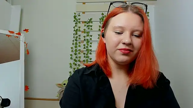 ScarletVixen  online show from 10.11.25