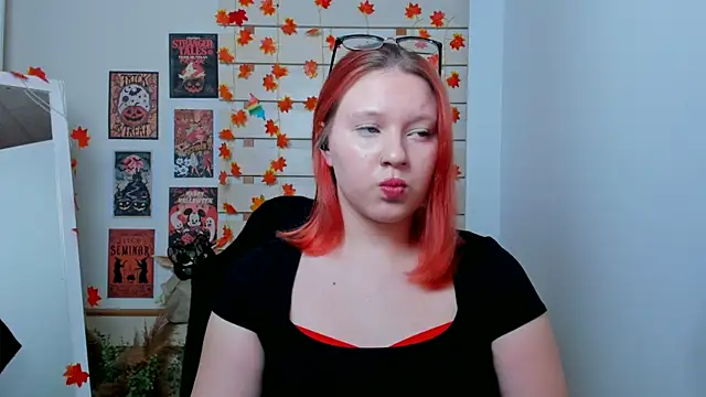 ScarletVixen  online show from 10.17.25