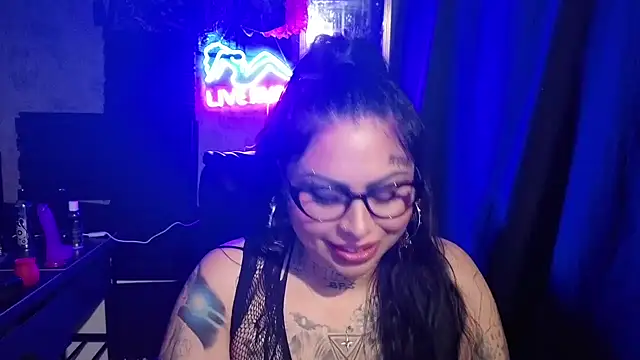 Snapshot of chicanachic13 chatting on 12.20.25 chicanachic13 online show from 12.20.25