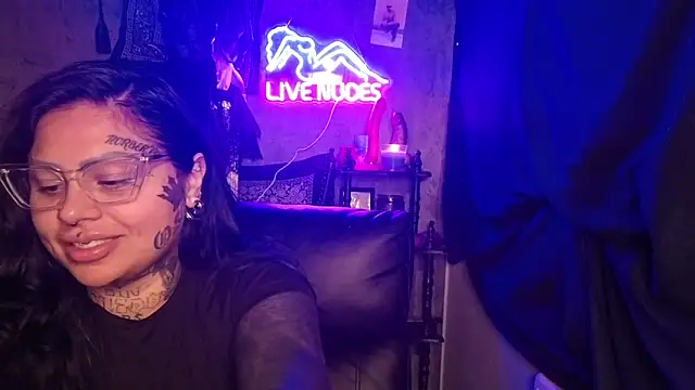 Snapshot of chicanachic13 chatting on 02.13.26 chicanachic13 online show from 02.13.26