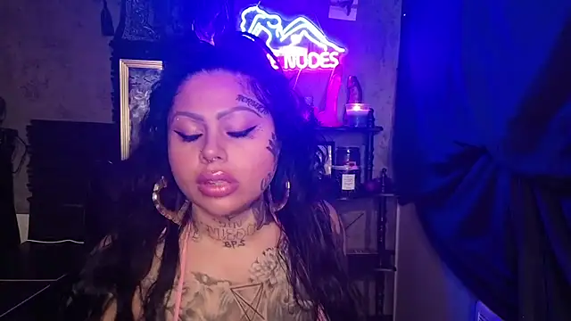 Snapshot of chicanachic13 chatting on 02.15.26 chicanachic13 online show from 02.15.26