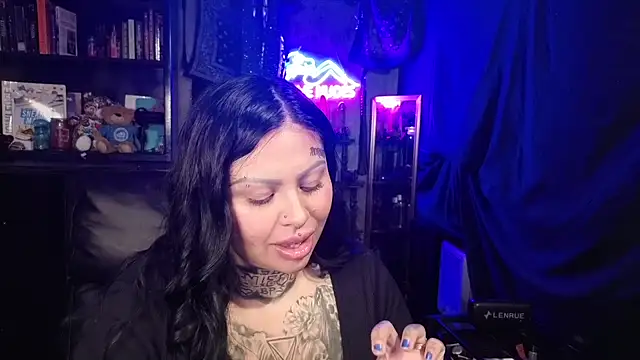 Snapshot of chicanachic13 chatting on 02.27.26 chicanachic13 online show from 02.27.26