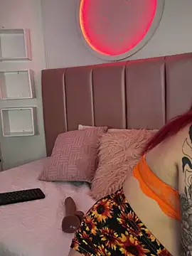 Snapshot of evaa_jones1 chatting on 09.18.25 evaa jones1 online show from 09.18.25