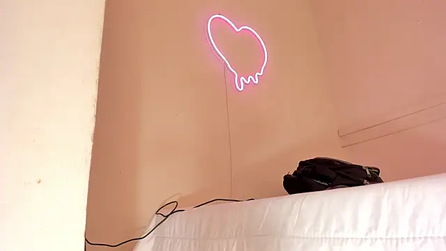 Snapshot of _aleja_x chatting on 10.14.25 aleja x online show from 10.14.25