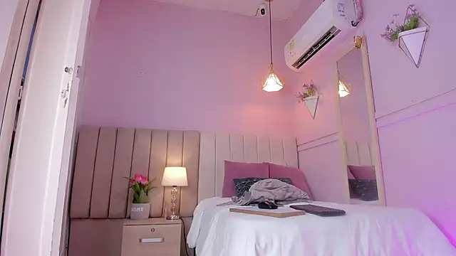 Snapshot of _aleja_x chatting on 11.05.25 aleja x online show from 11.05.25