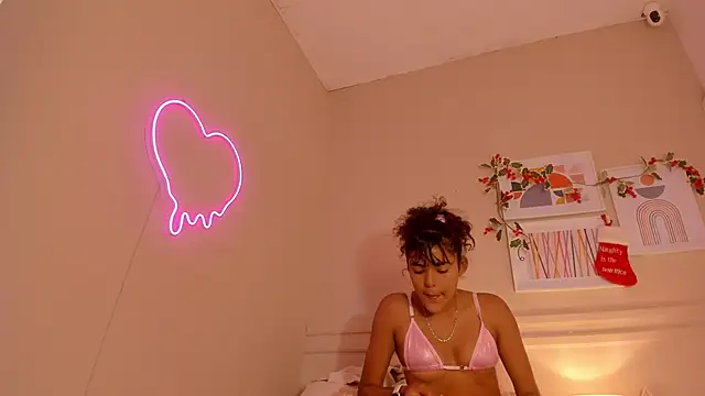 Snapshot of _aleja_x chatting on 12.20.25 aleja x online show from 12.20.25