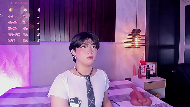 Creamy Angelo online show from 10.28.25