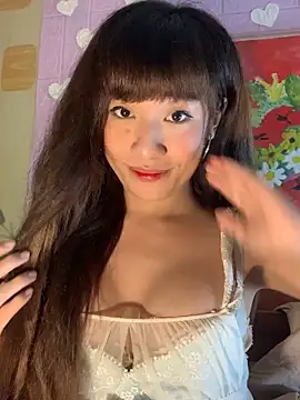 SassyLaurier online show from 10.04.25