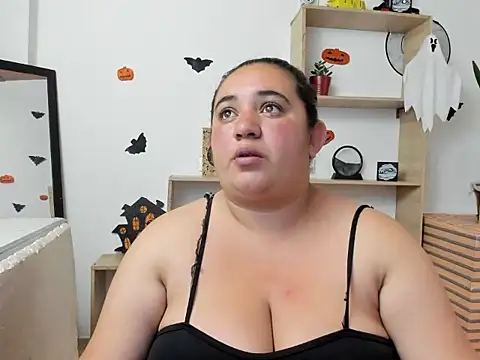 Khloe Tommson  online show from 10.29.25