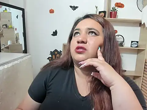 Khloe Tommson  online show from 11.01.25