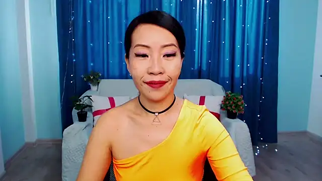LiaPak online show from 10.15.25