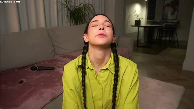 EviaRabasca online show from 11.20.25