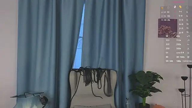 Snapshot of laracroftmansion chatting on 09.25.25 laracroftmansion online show from 09.25.25