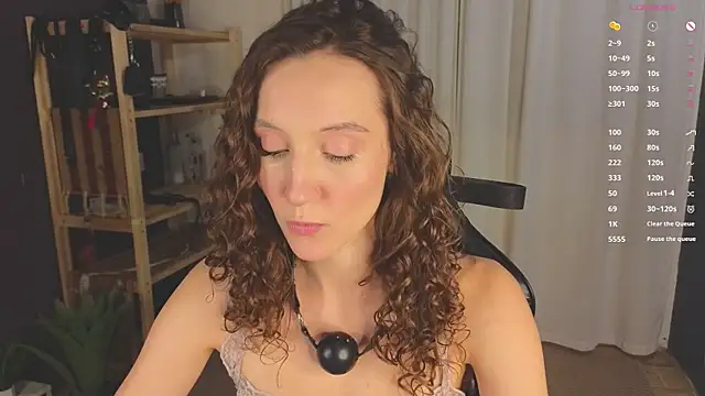 Snapshot of laracroftmansion chatting on 10.02.25 laracroftmansion online show from 10.02.25