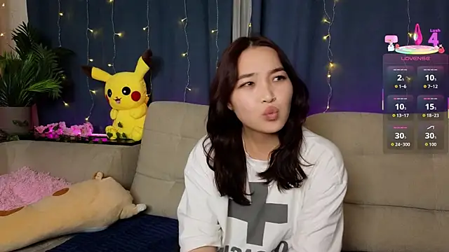 Snapshot of ColettaMejias chatting on 11.12.25 ColettaMejias online show from 11.12.25