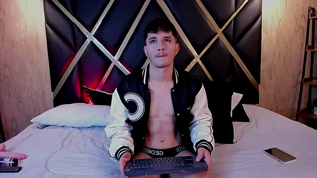 LiamMuller online show from 10.14.25