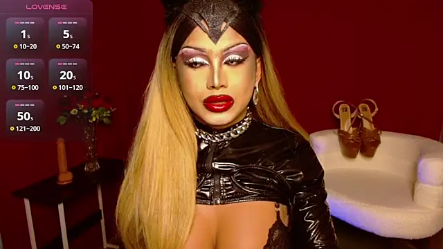 Snapshot of MeduzaCampbell chatting on 12.16.25 MeduzaCampbell online show from 12.16.25