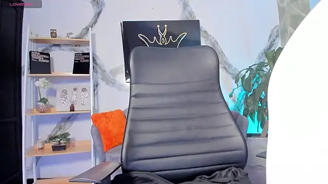 Snapshot of AnaRuiz1_ chatting on 12.19.25 AnaRuiz1 online show from 12.19.25