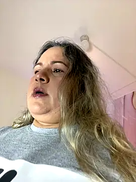 Snapshot of Lucy_Milf_474 chatting on 09.29.25 Lucy Milf 474 online show from 09.29.25