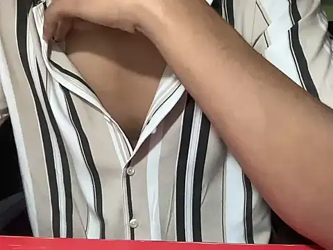 Snapshot of hot_genz chatting on 09.28.25 hot genz online show from 09.28.25