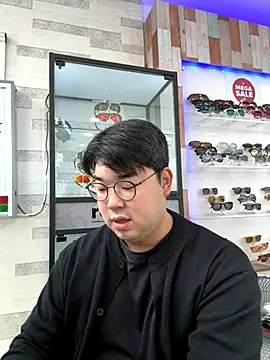 Snapshot of gayfucuxuc chatting on 11.29.25 gayfucuxuc online show from 11.29.25