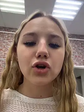 Sky Cutie online show from 09.10.25