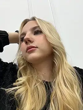 Sky Cutie online show from 11.27.25