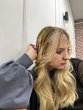 Sky Cutie online show from 11.30.25