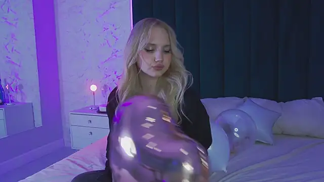 Sky Cutie online show from 04.03.26