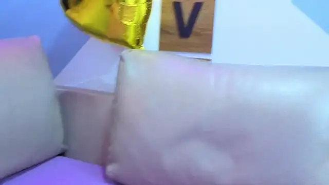 Victoria Fallon online show from 11.12.25