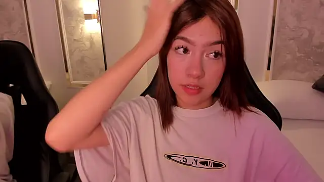 doll eyees  online show from 10.01.25