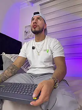 Snapshot of Thiago_Hill chatting on 02.14.26 Thiago Hill online show from 02.14.26