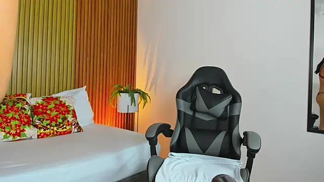 Snapshot of liliand_ chatting on 12.05.25 liliand online show from 12.05.25